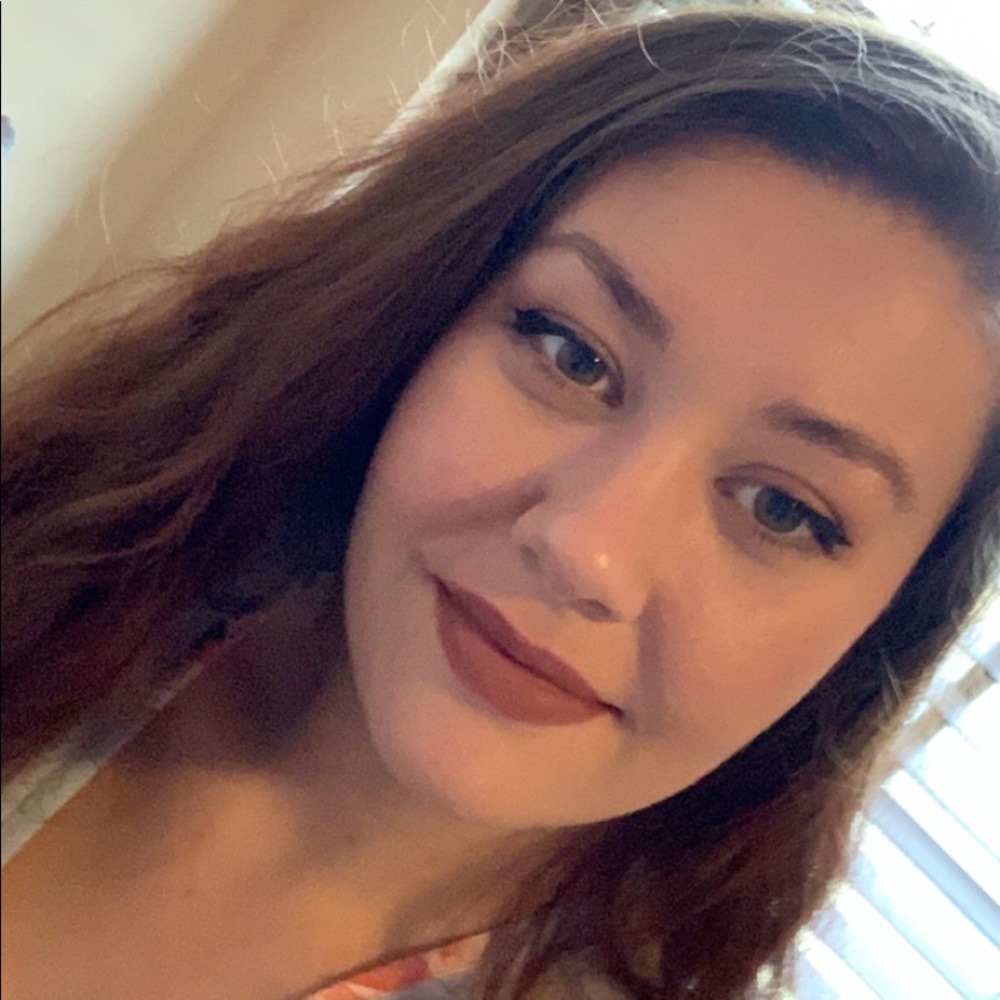 Meet your Posher, Elyshia